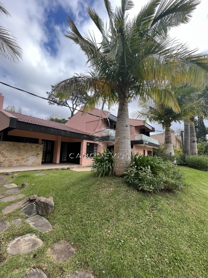 Casa ID.268 - En venta y alquiler anual casa de 4 dormitorios más dependencia de servicio Punta del Este 