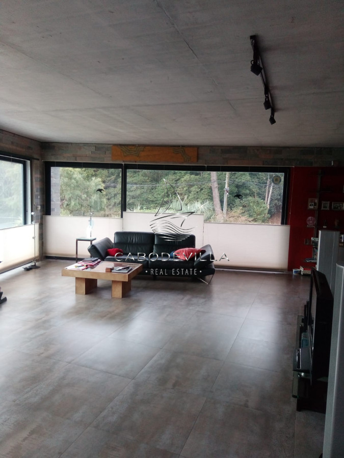 Casa ID.812 - Muy sólida construcción en Parada 26 Playa Brava