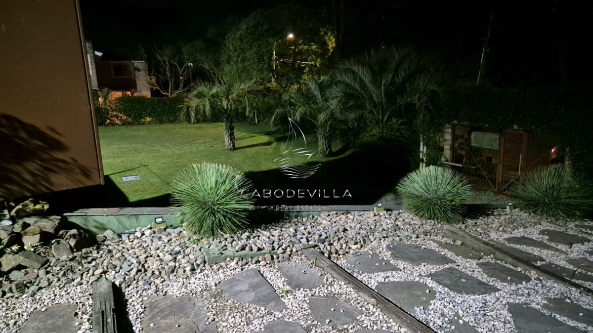 Casa ID.812 - Muy sólida construcción en Parada 26 Playa Brava