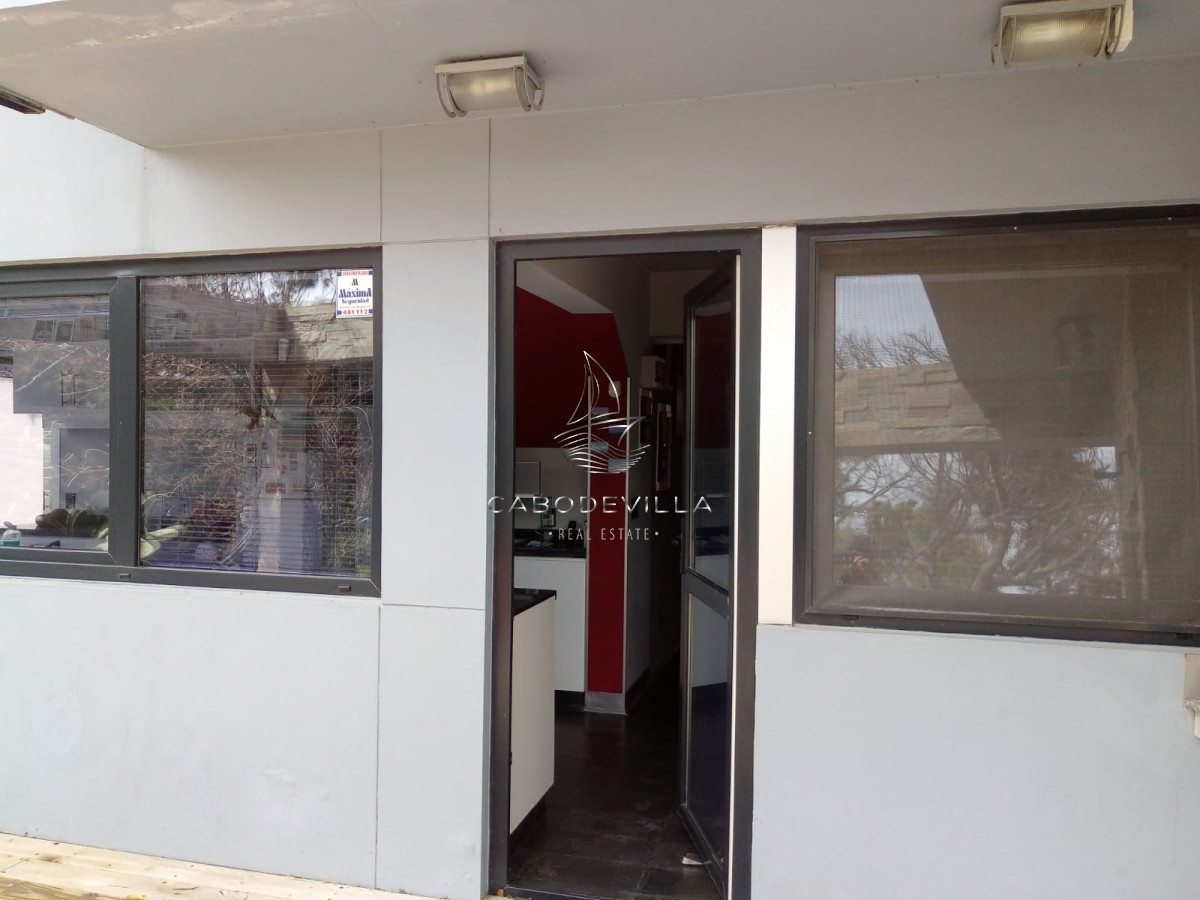 Casa ID.812 - Muy sólida construcción en Parada 26 Playa Brava