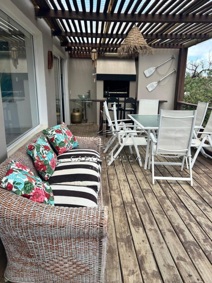 Casa ID.1084 - Casa de 3 dormitorios y 2 baños - Balneario Bs