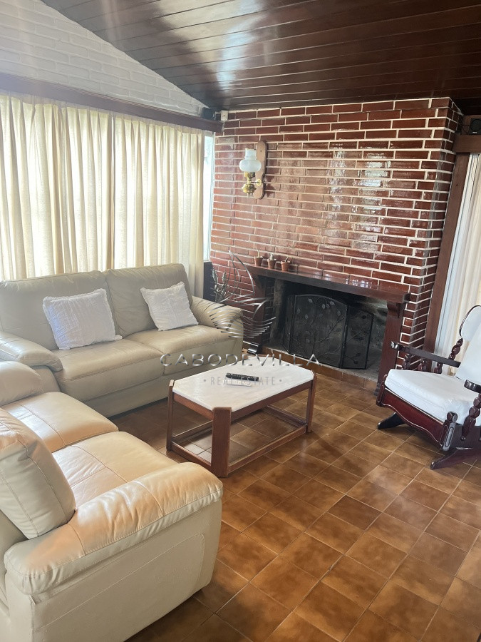 Casa ID.240 - Casa en alquiler  3 dormitorios más dependencia de servicio Pinares Punta del Este