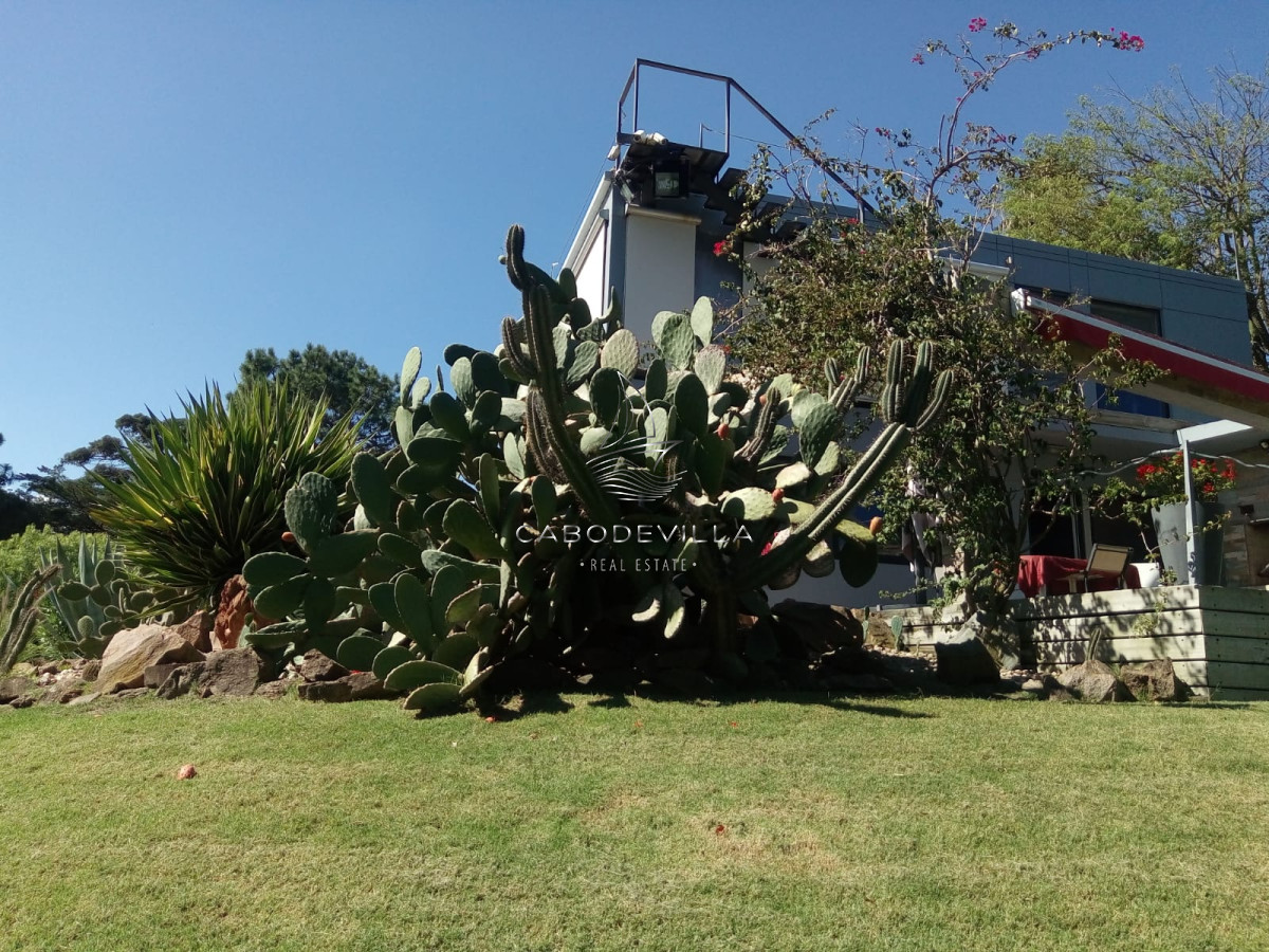 Casa ID.812 - Muy sólida construcción en Parada 26 Playa Brava