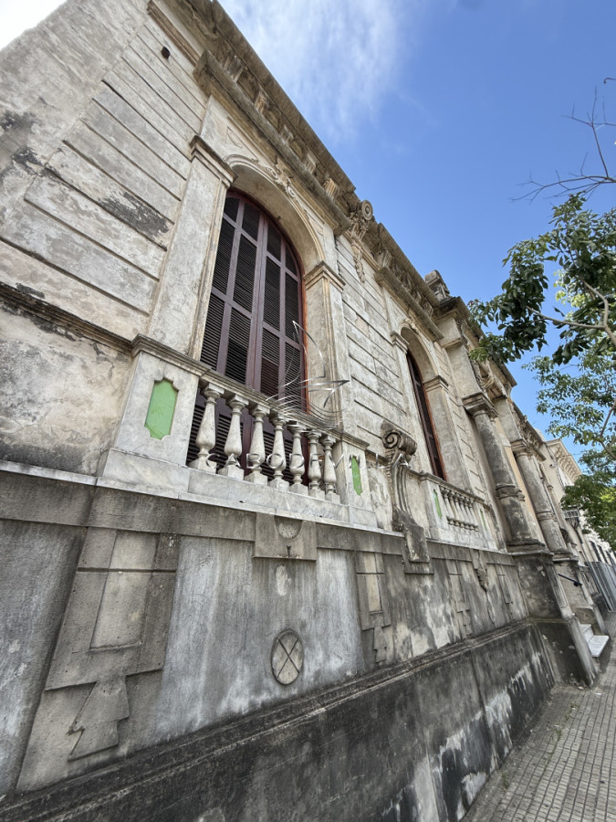 Casa ID.1015 - En venta casa de 7 dormitorios en Salto Uruguay