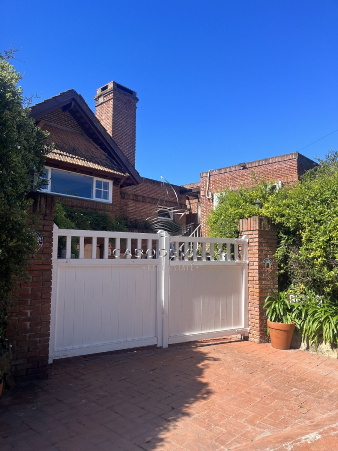 Casa ID.317 - En venta mansión a metros del mar, Golf Punta del Est