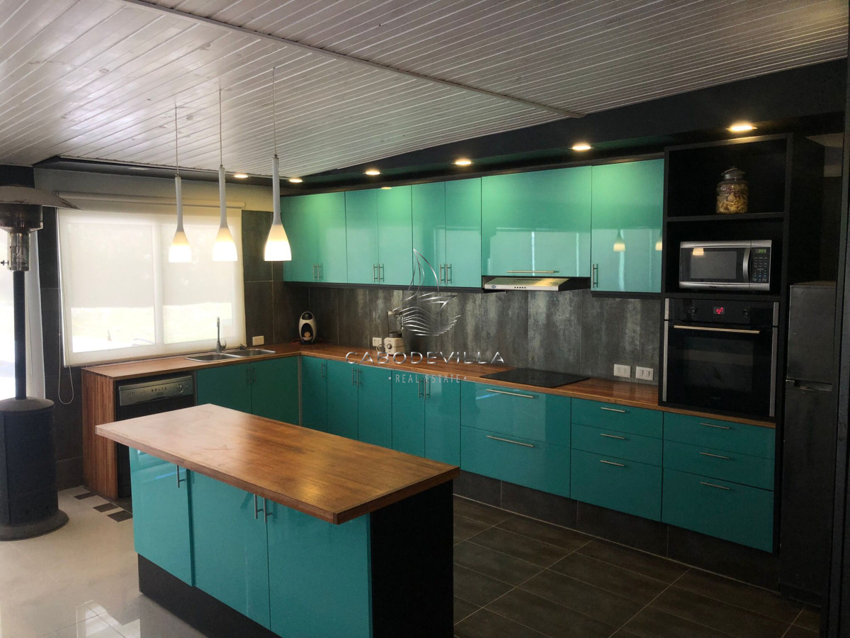 Casa ID.206 - En venta casa de 4 dormitorios, piscina Punta Ballena
