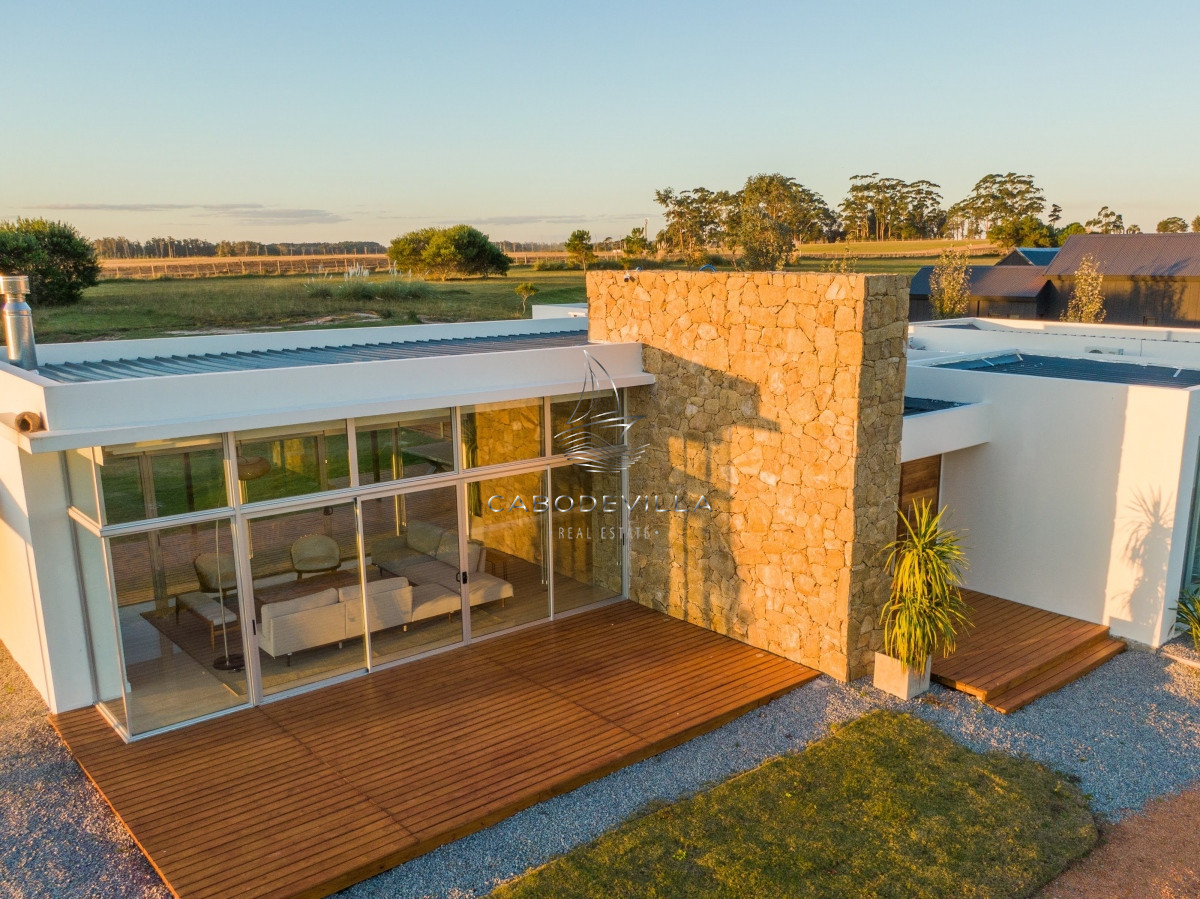 Casa ID.401 - En venta y alquiler anual casa barrio privado apunta del Este 