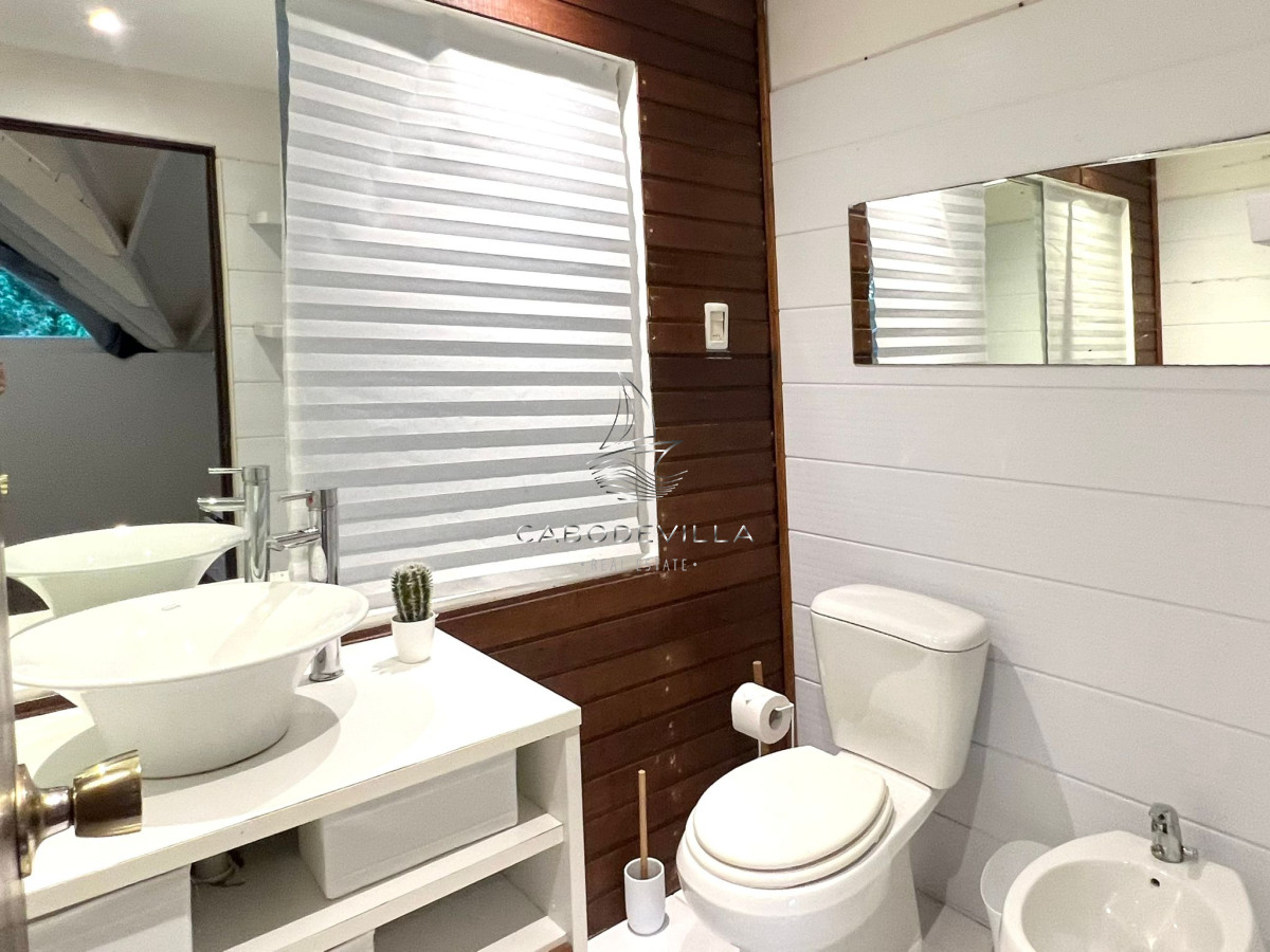 Casa ID.617 - En venta y alquiler anual hermosa casa en Punta ballena de 4 dormitorios 
