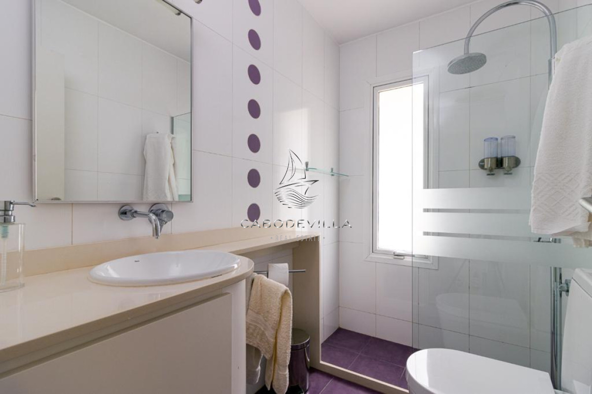 Casa ID.79 - Venta y Alquiler anual casa de 5 dormitorios con piscina climatizada Punta del Este 