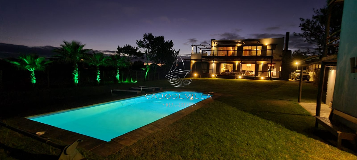 Casa ID.209 - Casa en venta y alquiler de 4 dormitorios con piscina climatizada José Ignacio Punta del Este 