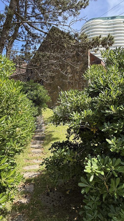 Casa ID.966 - En venta mansión en Punta del Este 