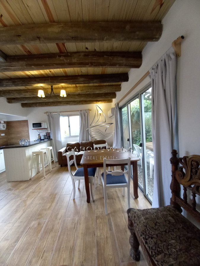 Casa ID.121 - Casa de 2 dormitorios y 2 baños en alquiler La Barra 