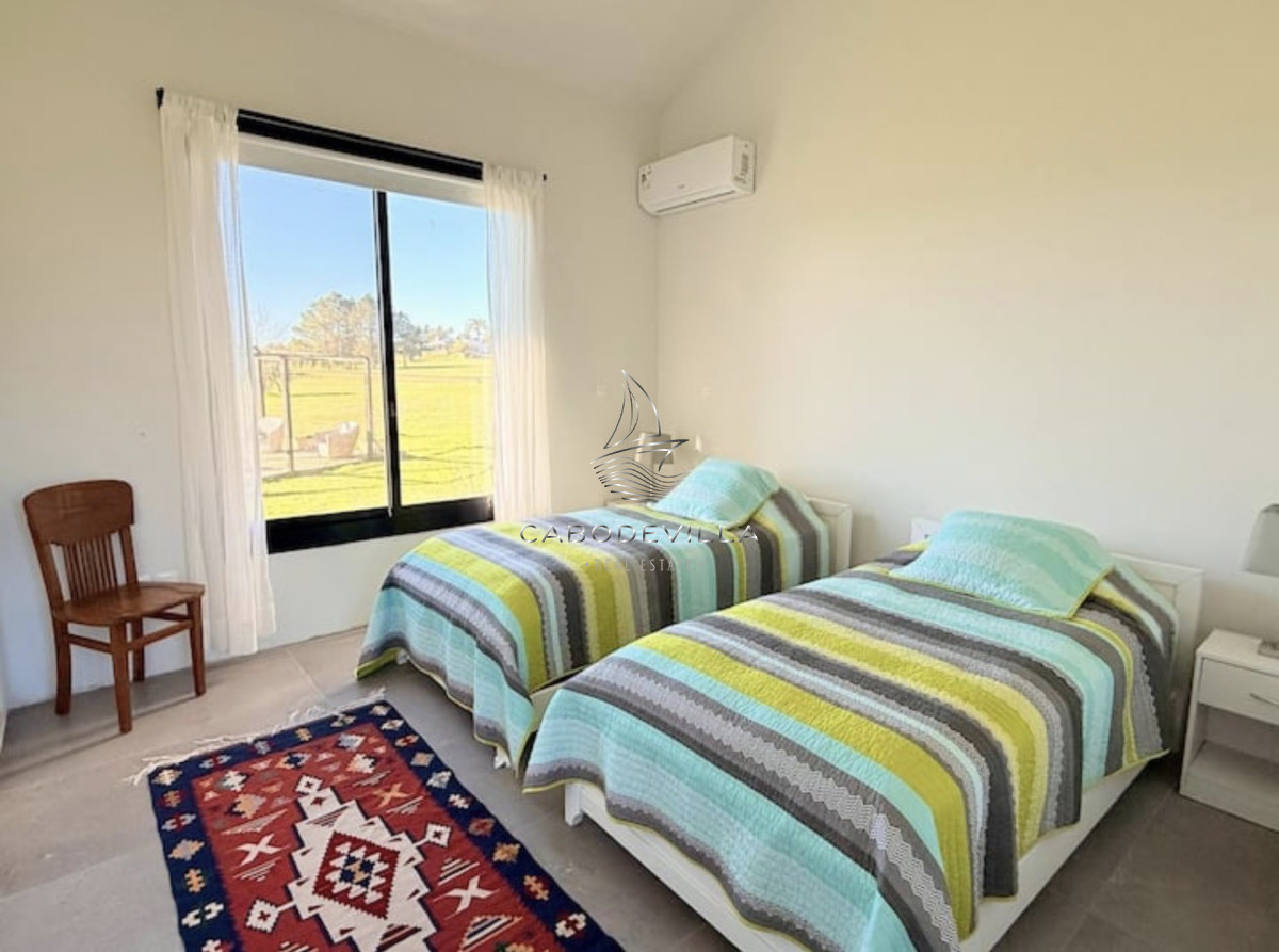 Casa ID.1141 - Casa de 4 dormitorios en alquiler anual Barrio privado La Barra