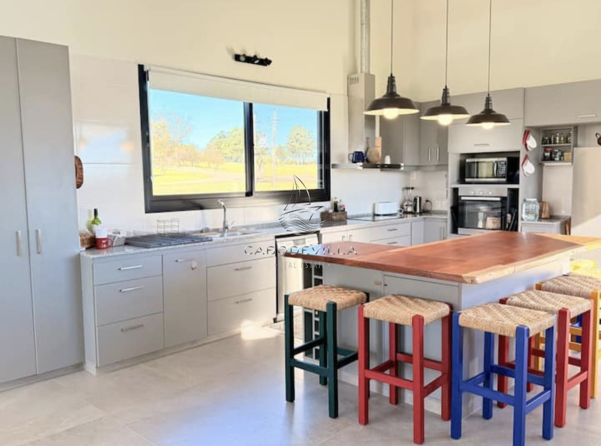 Casa ID.1141 - Casa de 4 dormitorios en alquiler anual Barrio privado La Barra