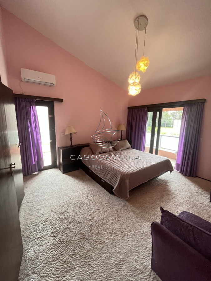 Casa ID.268 - En venta y alquiler anual casa de 4 dormitorios más dependencia de servicio Punta del Este 