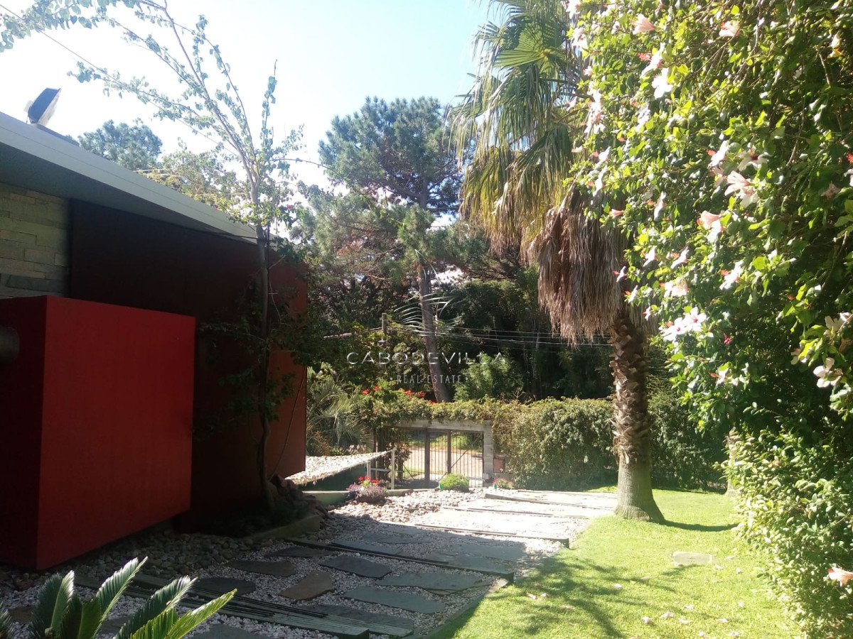 Casa ID.812 - Muy sólida construcción en Parada 26 Playa Brava