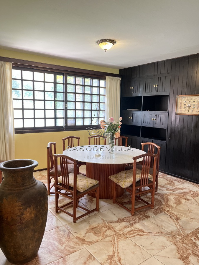 Casa ID.268 - En venta y alquiler anual casa de 4 dormitorios más dependencia de servicio Punta del Este 