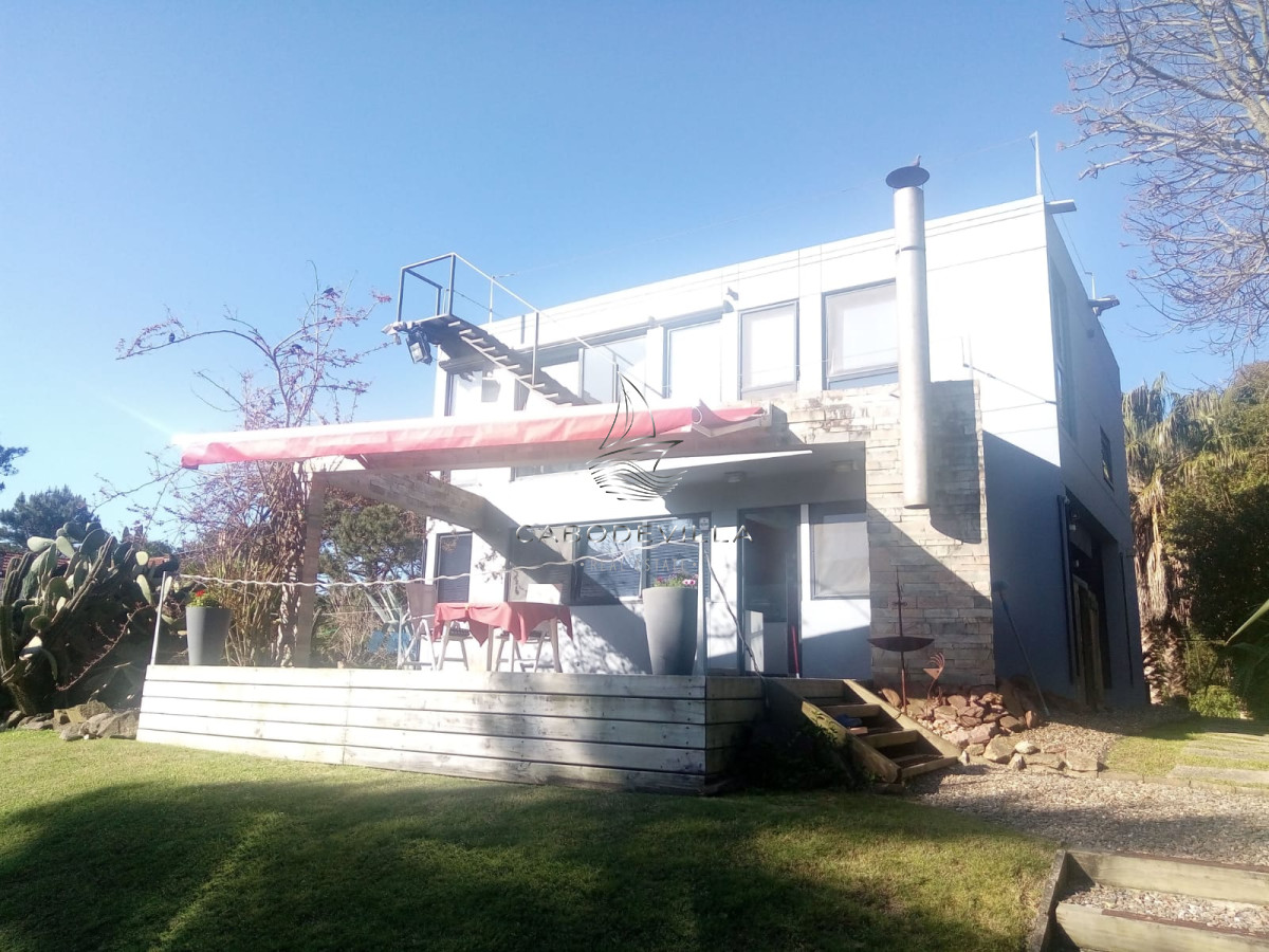Casa ID.812 - Muy sólida construcción en Parada 26 Playa Brava