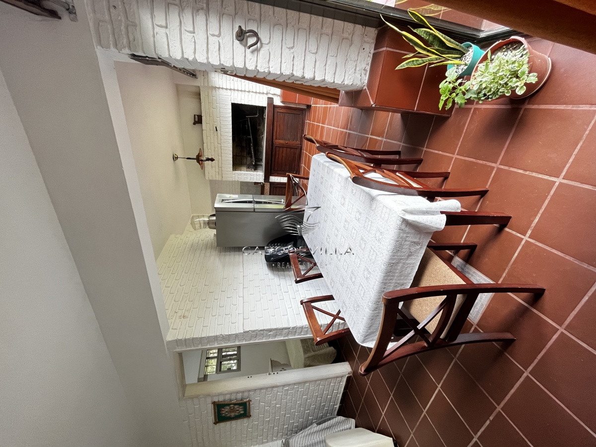 Casa ID.240 - Casa en alquiler  3 dormitorios más dependencia de servicio Pinares Punta del Este
