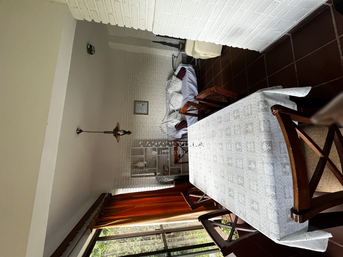 Casa ID.240 - Casa en alquiler  3 dormitorios más dependencia de servicio Pinares Punta del Este
