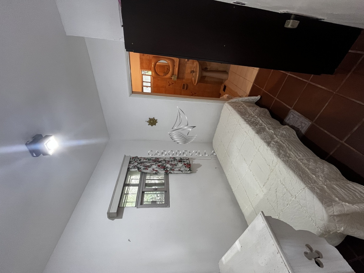Casa ID.240 - Casa en alquiler  3 dormitorios más dependencia de servicio Pinares Punta del Este