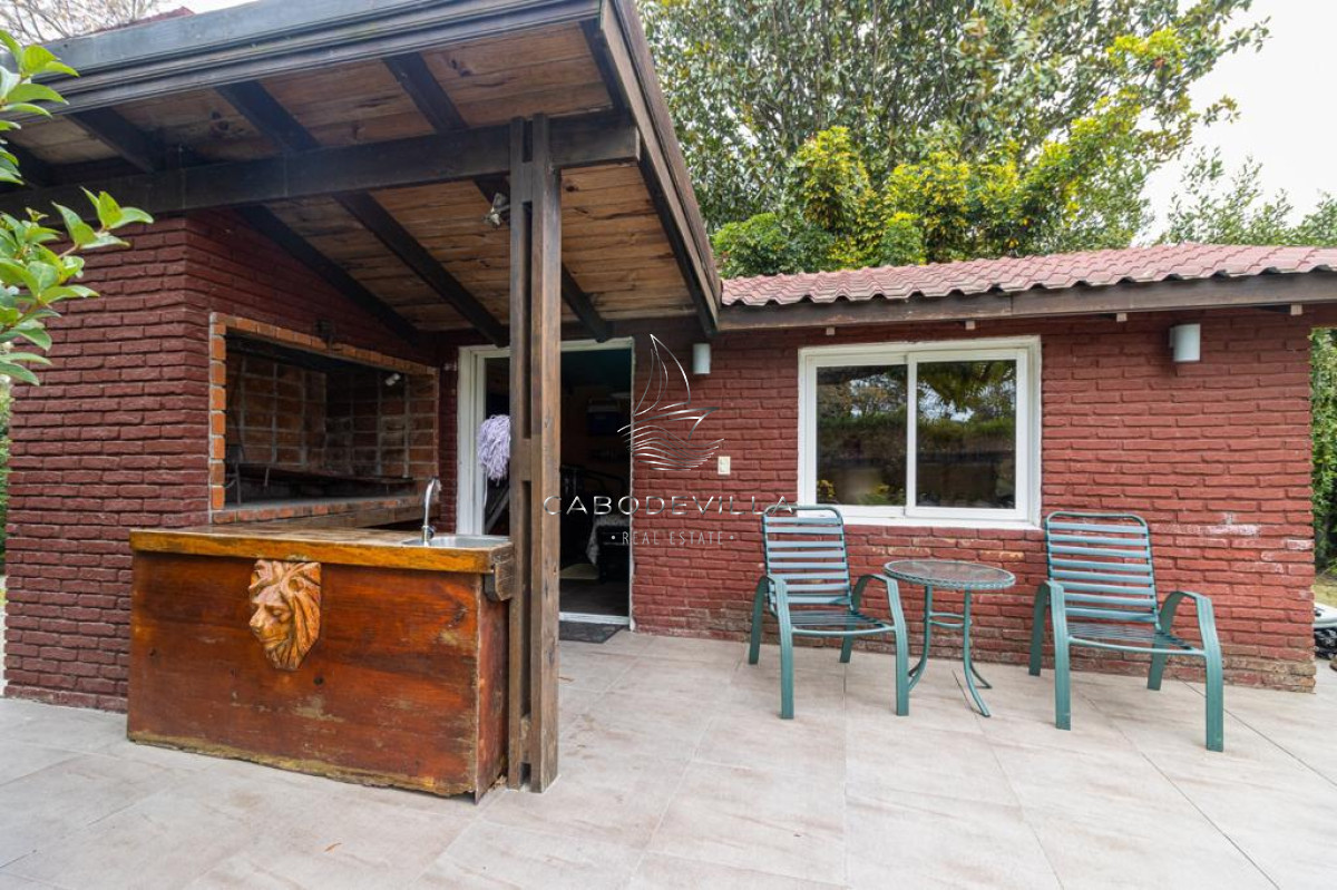 Casa ID.79 - Venta y Alquiler anual casa de 5 dormitorios con piscina climatizada Punta del Este 