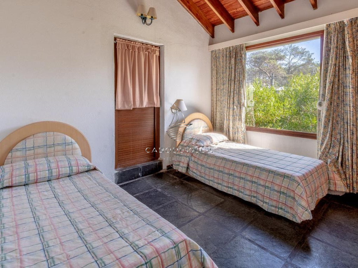 Casa ID.113 - Venta y Alquiler de casa de 5 dormitorios Montoya la Barra