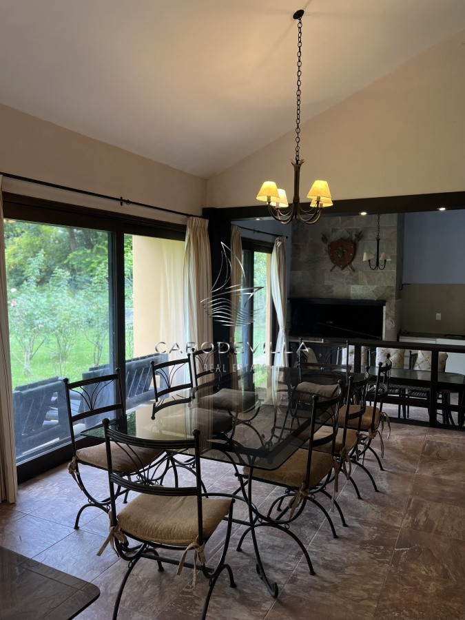 Casa ID.268 - En venta y alquiler anual casa de 4 dormitorios más dependencia de servicio Punta del Este 