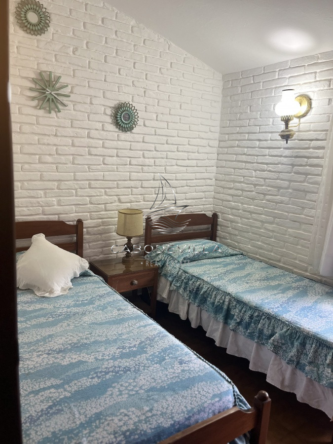 Casa ID.240 - Casa en alquiler  3 dormitorios más dependencia de servicio Pinares Punta del Este