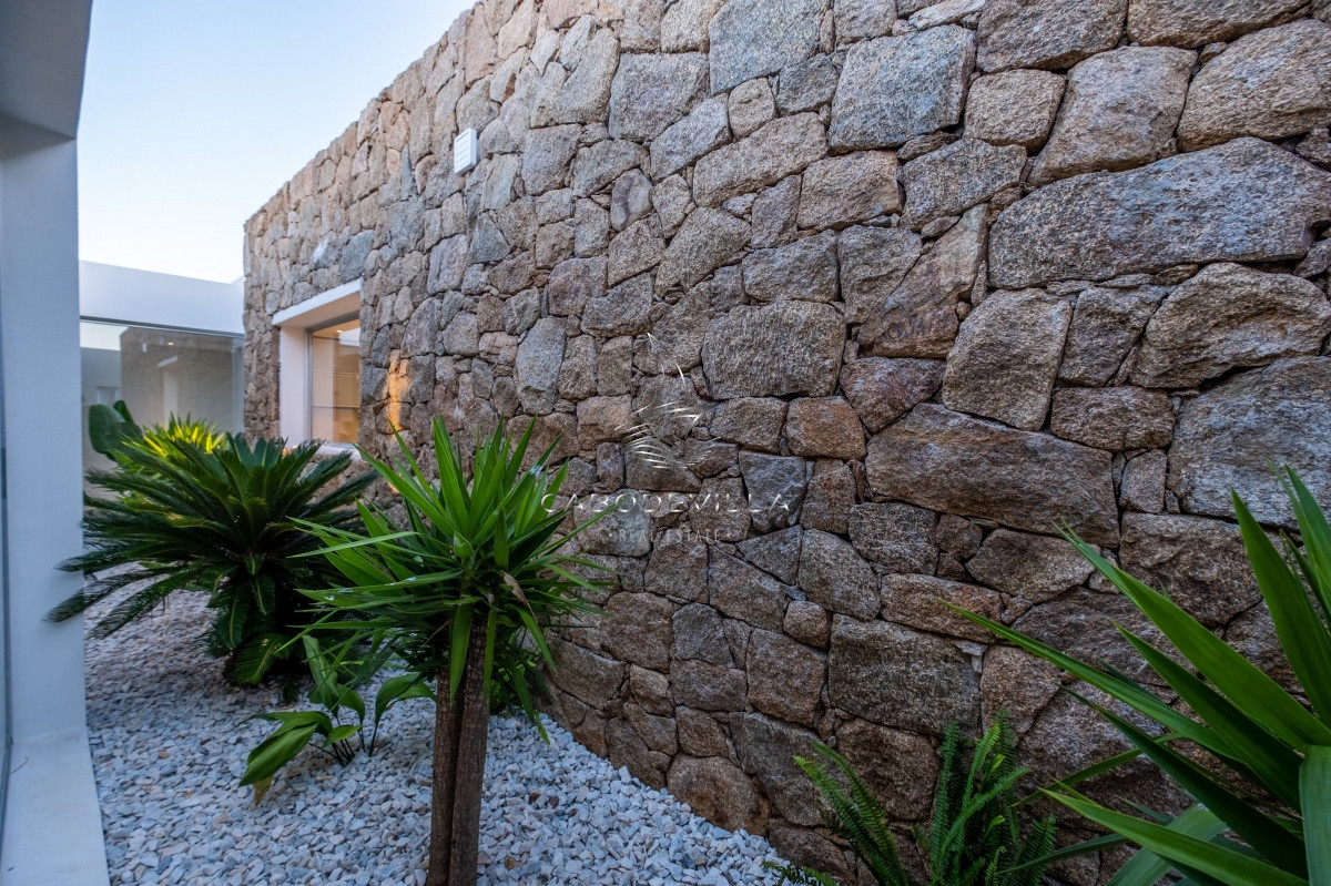 Casa ID.401 - En venta y alquiler anual casa barrio privado apunta del Este 