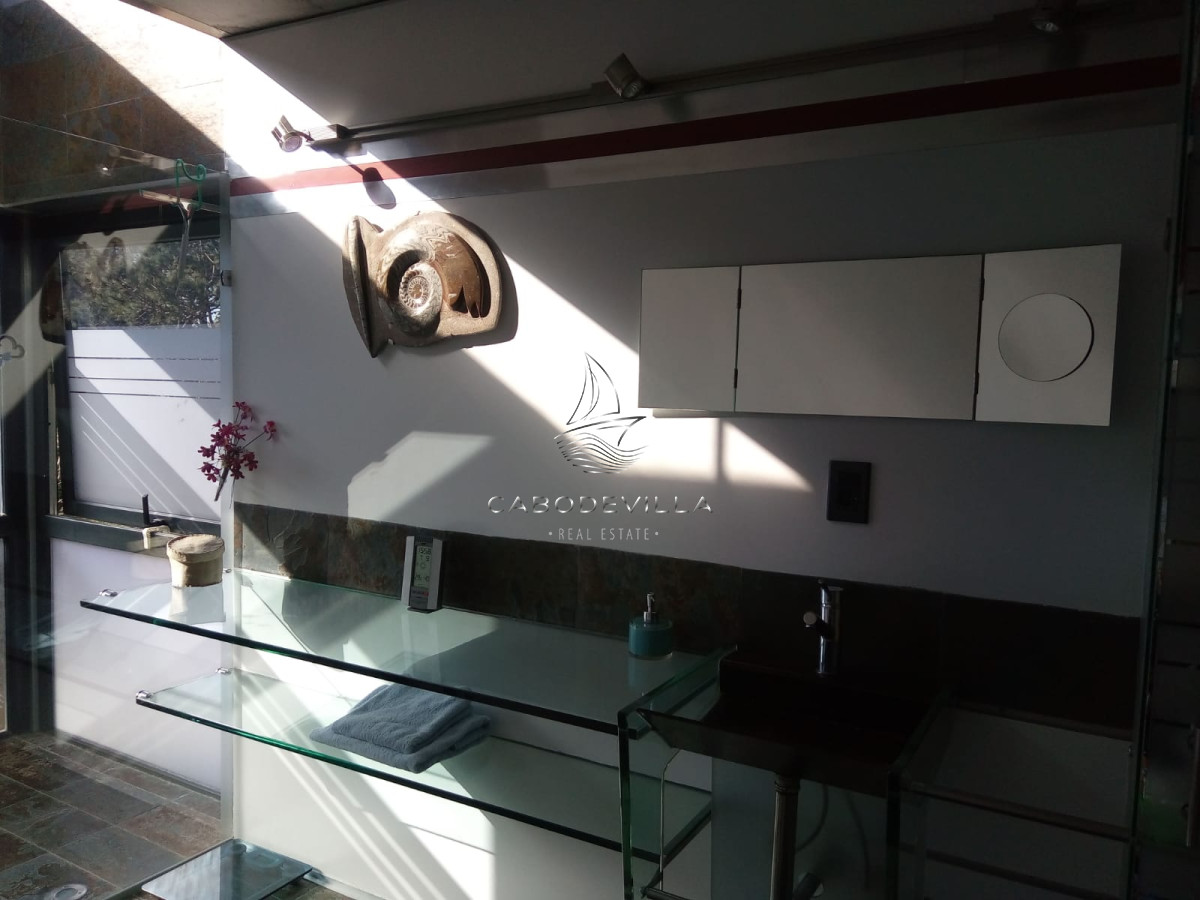 Casa ID.812 - Muy sólida construcción en Parada 26 Playa Brava