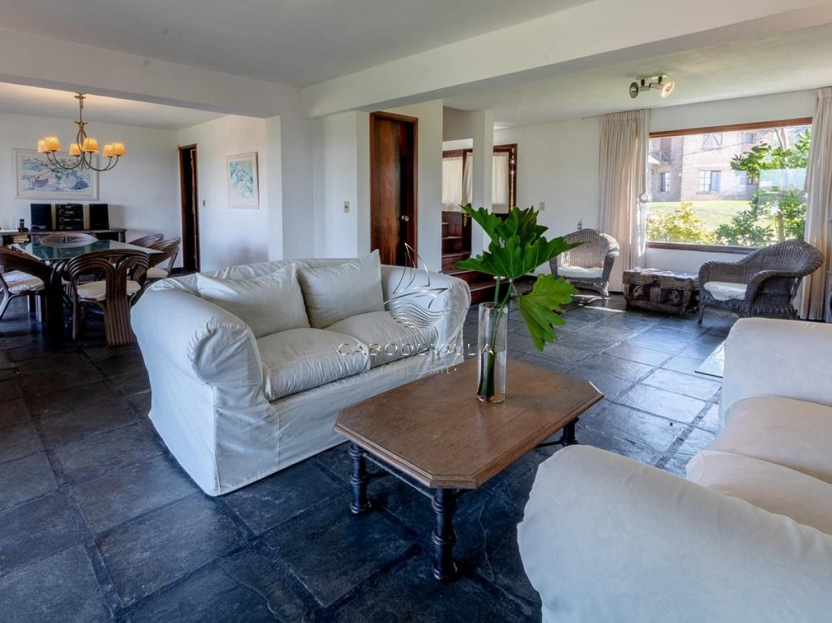 Casa ID.113 - Venta y Alquiler de casa de 5 dormitorios Montoya la Barra