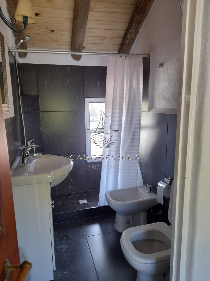 Casa ID.121 - Casa de 2 dormitorios y 2 baños en alquiler La Barra 
