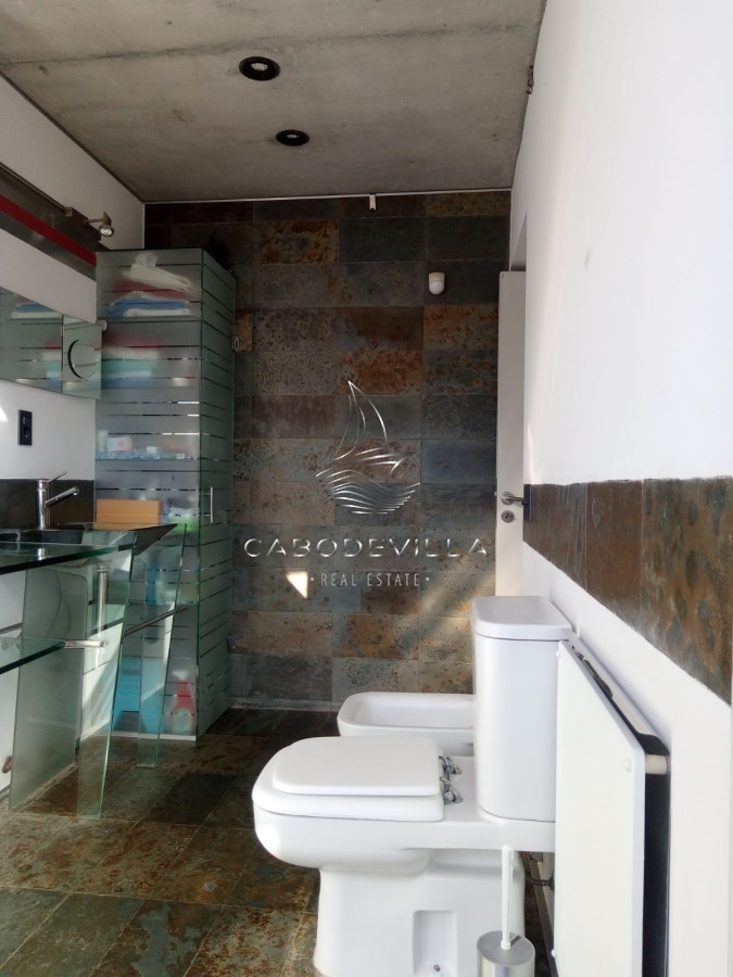 Casa ID.812 - Muy sólida construcción en Parada 26 Playa Brava
