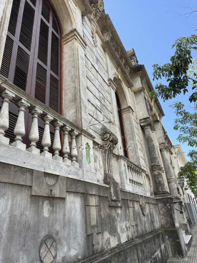 Casa ID.1015 - En venta casa de 7 dormitorios en Salto Uruguay