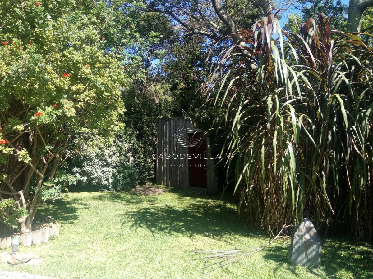 Casa ID.812 - Muy sólida construcción en Parada 26 Playa Brava