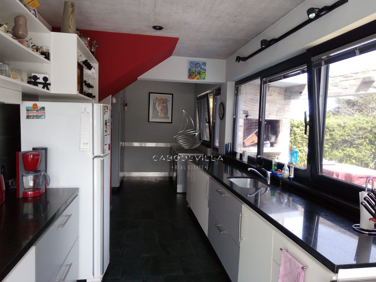 Casa ID.812 - Muy sólida construcción en Parada 26 Playa Brava