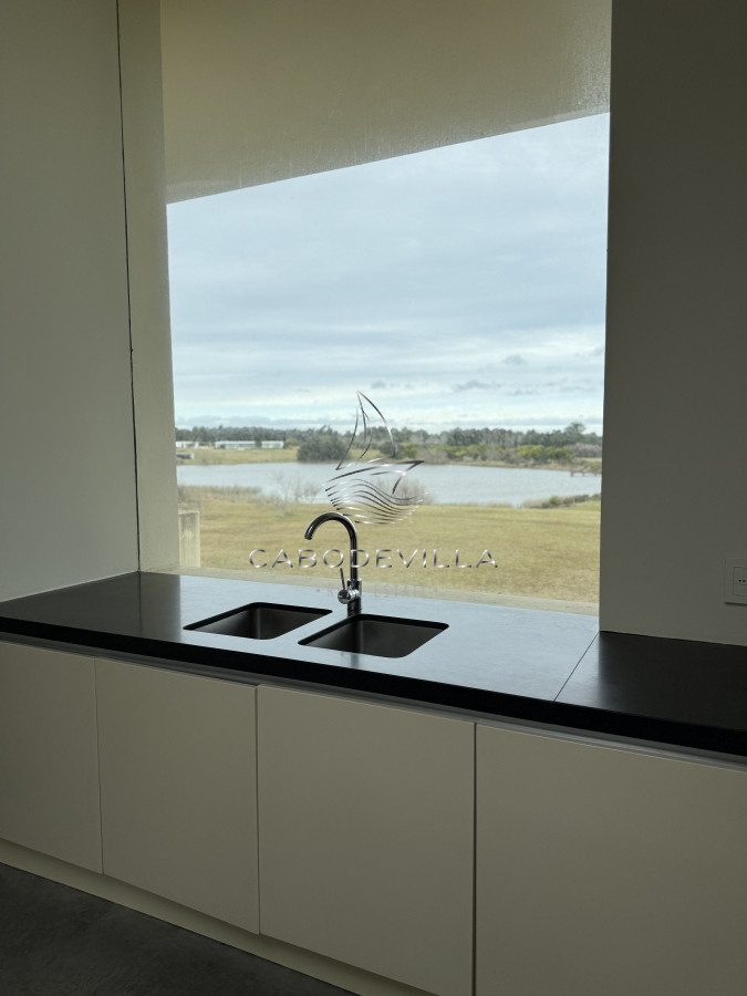 Casa ID.870 - En venta y alquiler Chacra en Manantiales 