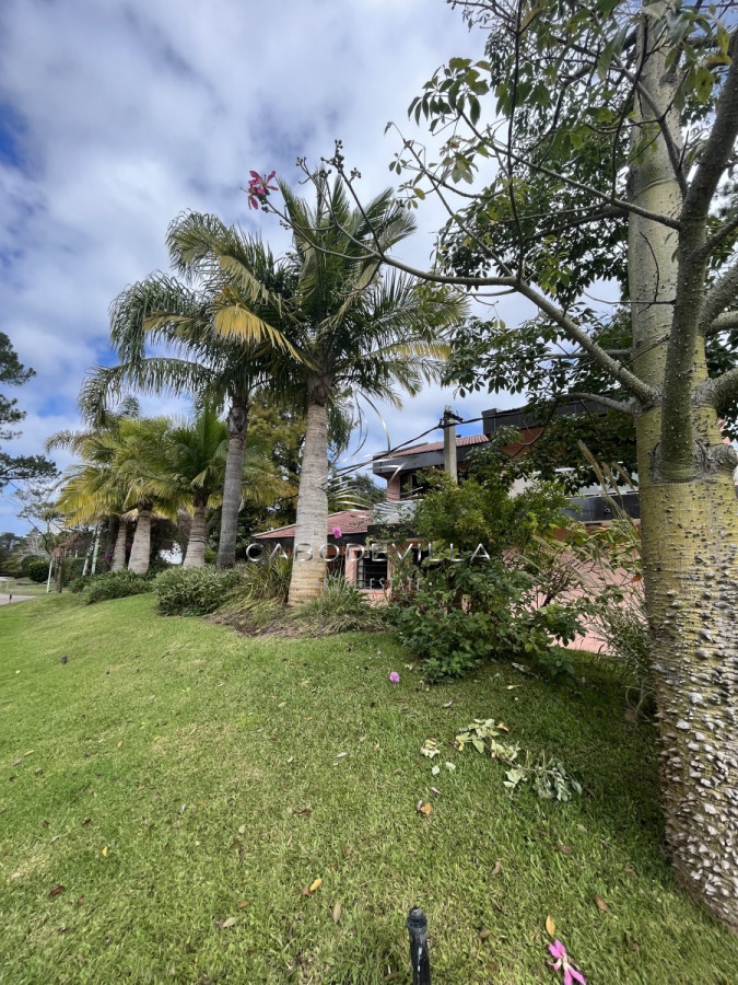 Casa ID.268 - En venta y alquiler anual casa de 4 dormitorios más dependencia de servicio Punta del Este 