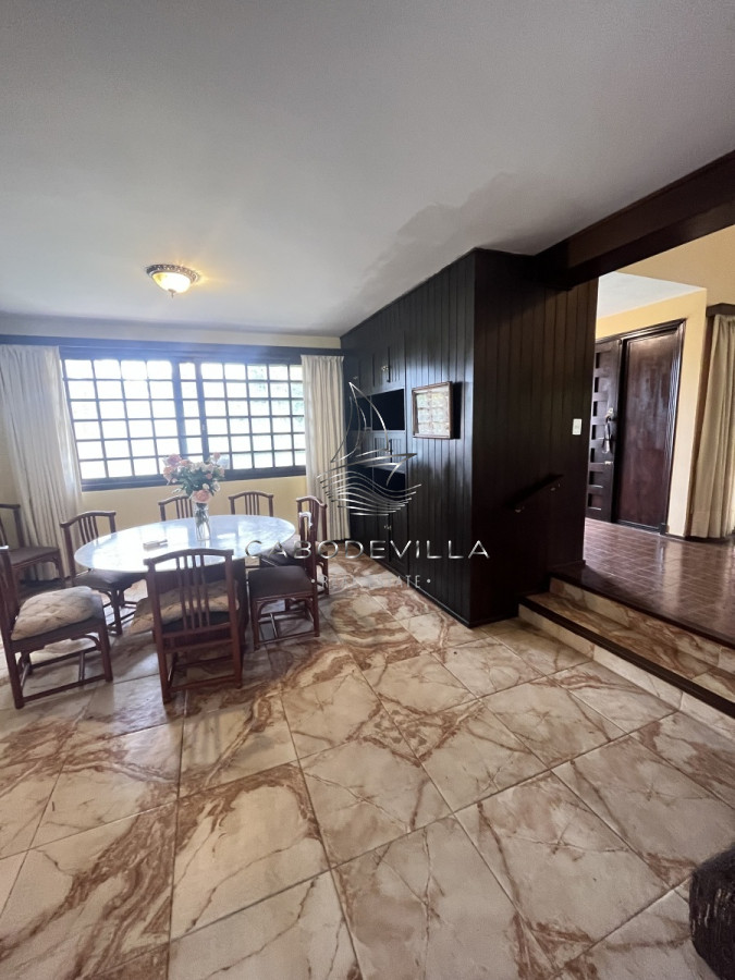 Casa ID.268 - En venta y alquiler anual casa de 4 dormitorios más dependencia de servicio Punta del Este 