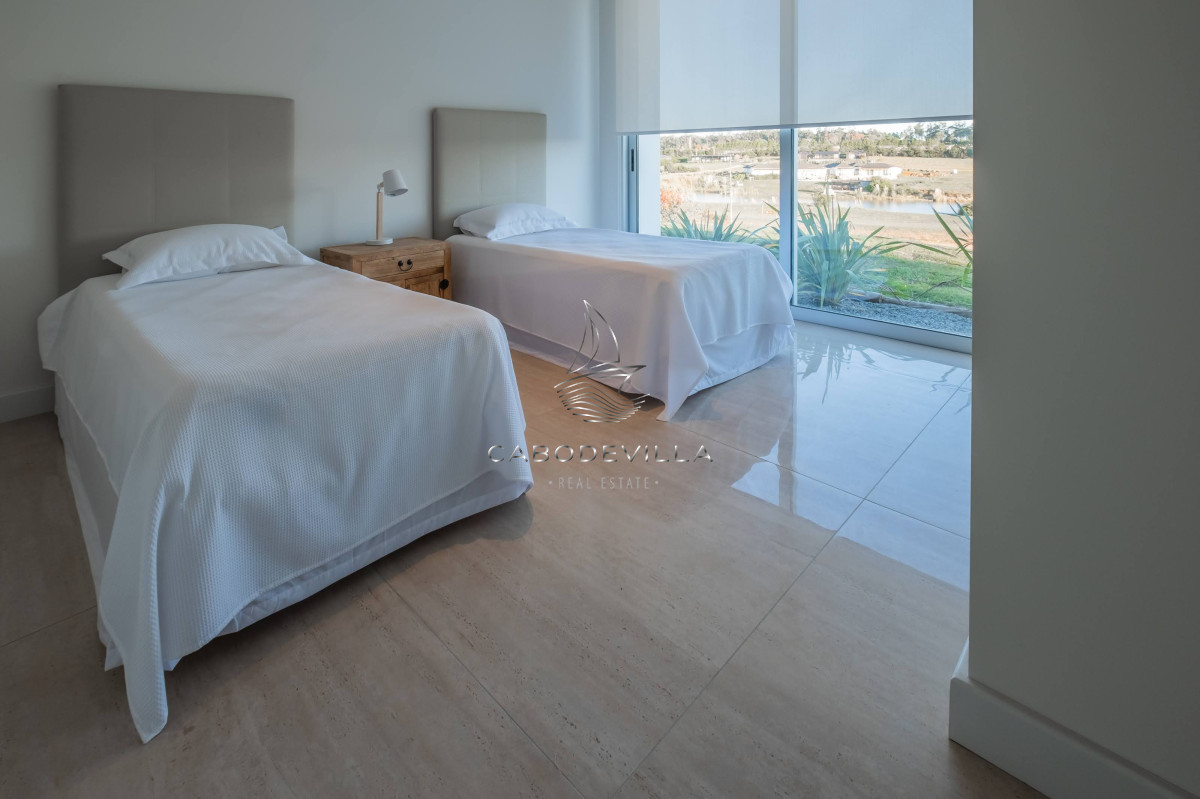 Casa ID.401 - En venta y alquiler anual casa barrio privado apunta del Este 