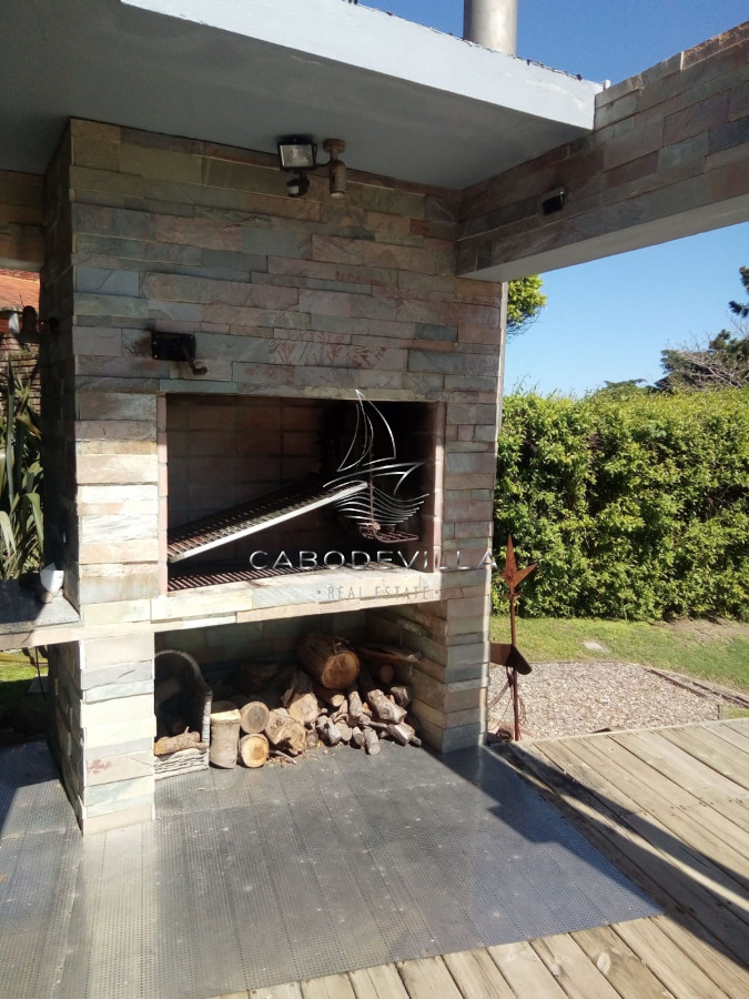 Casa ID.812 - Muy sólida construcción en Parada 26 Playa Brava
