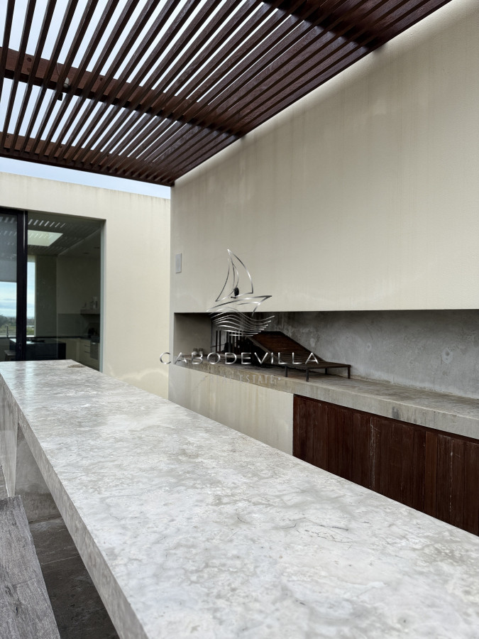 Casa ID.870 - En venta y alquiler Chacra en Manantiales 
