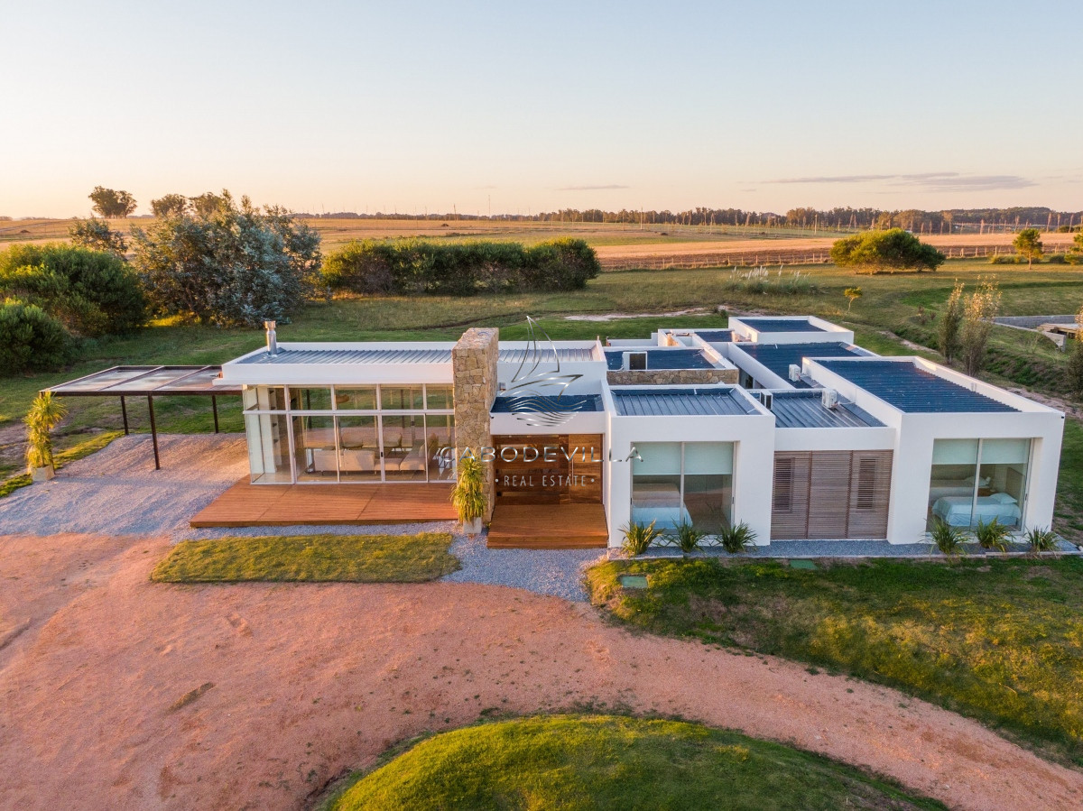 Casa ID.401 - En venta y alquiler anual casa barrio privado apunta del Este 