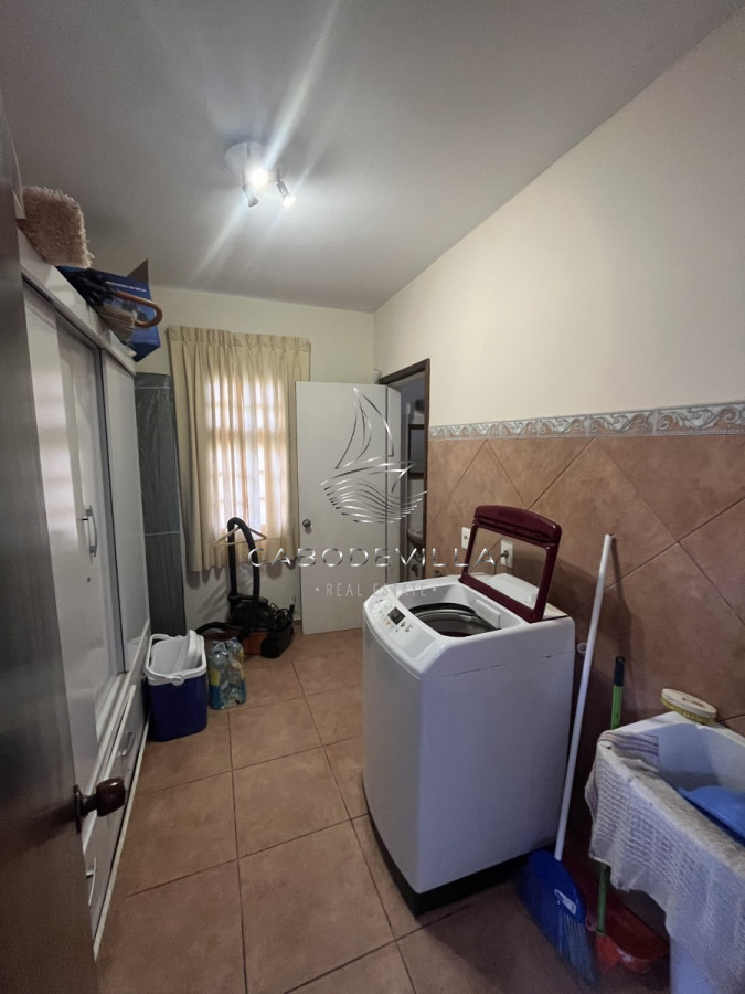 Casa ID.268 - En venta y alquiler anual casa de 4 dormitorios más dependencia de servicio Punta del Este 