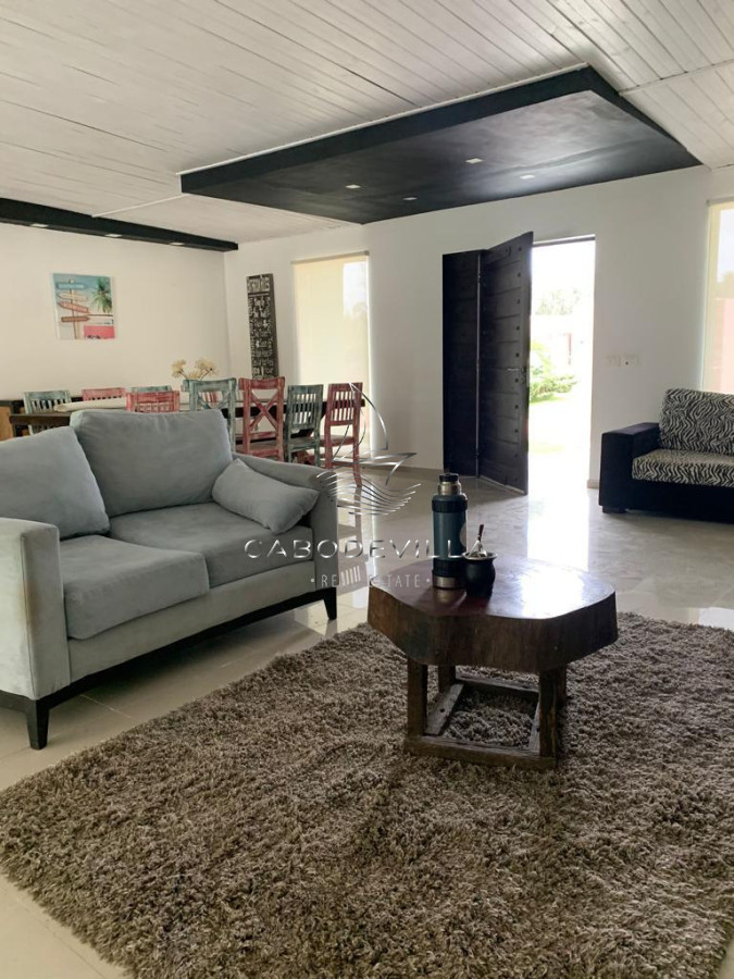 Casa ID.206 - En venta casa de 4 dormitorios, piscina Punta Ballena