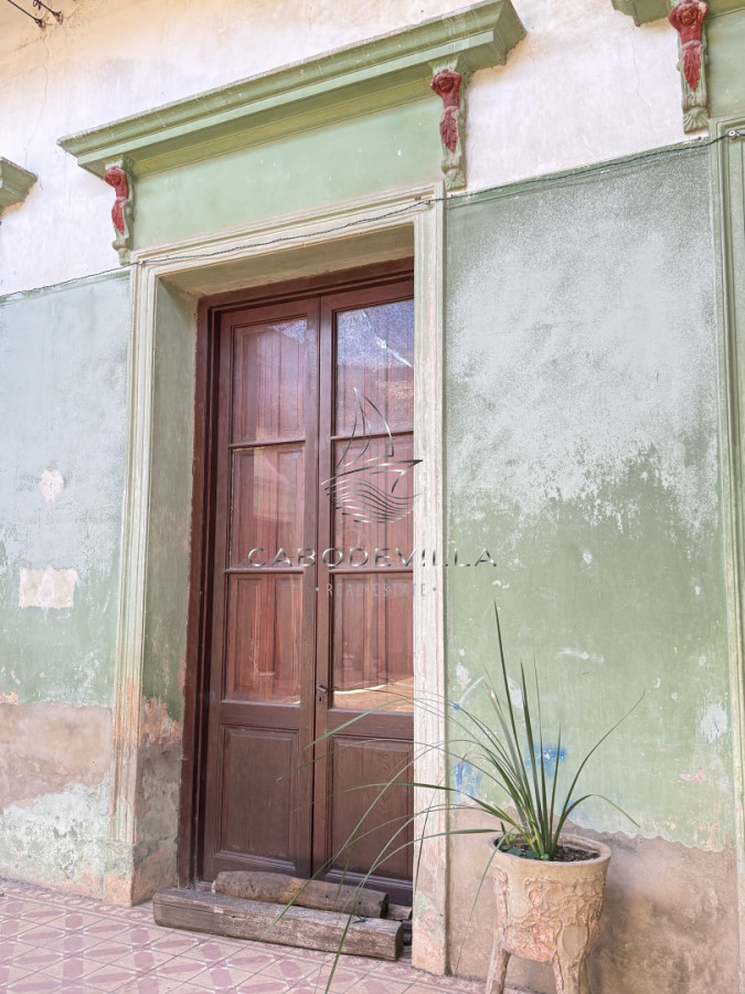 Casa ID.1015 - En venta casa de 7 dormitorios en Salto Uruguay