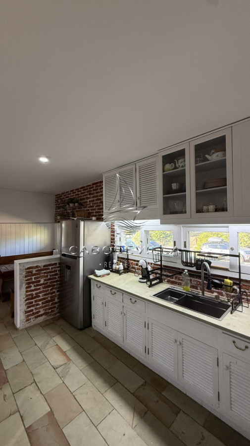 Casa ID.1005 - Venta con renta casa de 5 dormitorios Solanas 