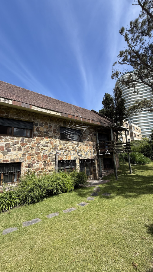 Casa ID.966 - En venta mansión en Punta del Este 