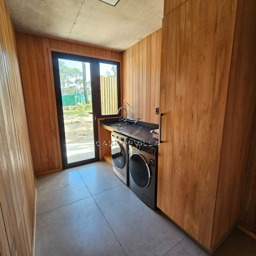 Casa ID.688 - En venta y alquiler excepcional casa en barrio privado en La Barra 
